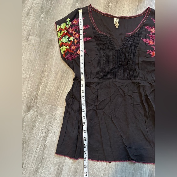 Anthropologie Floreat Boho dark gray embroidered short sleeve - Picture 8 of 9